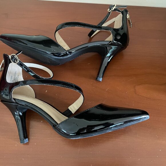 Liz Claiborne Black Patent leather pumps, size 7 - Picture 3 of 6